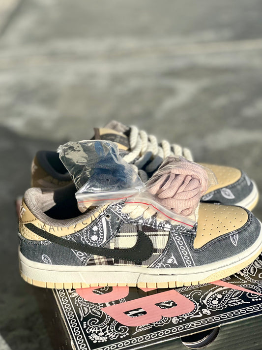 Dunk Low Pro “Brown Bandit” Sneakers