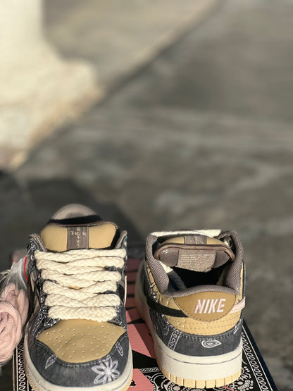 Dunk Low Pro “Brown Bandit” Sneakers